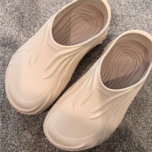 CROCS Women’s Cream/Tan LiteRide-Style Clog